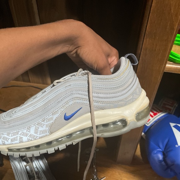 Nike Light Gray Athletic Shoes - Picture 4 of 7